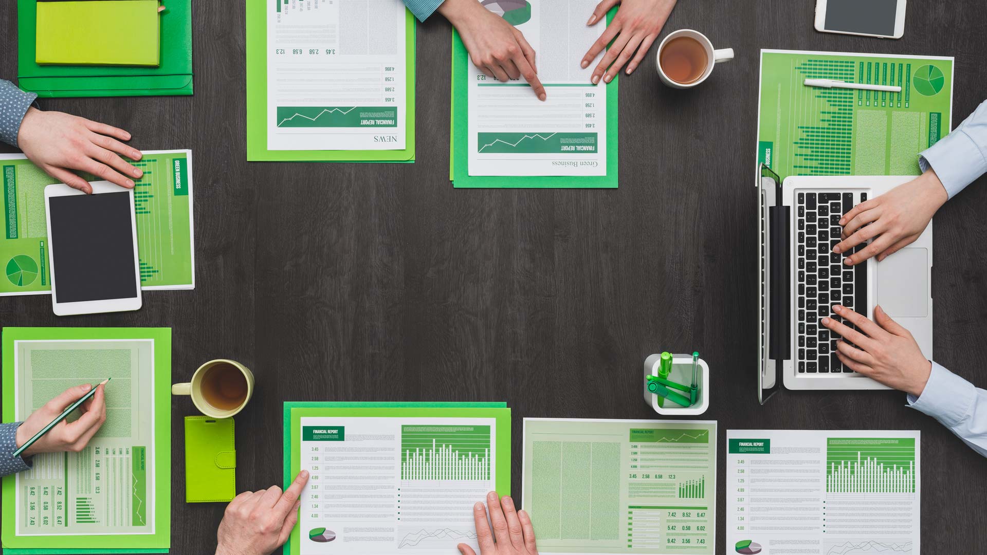 Schreibtisch_mit_reports