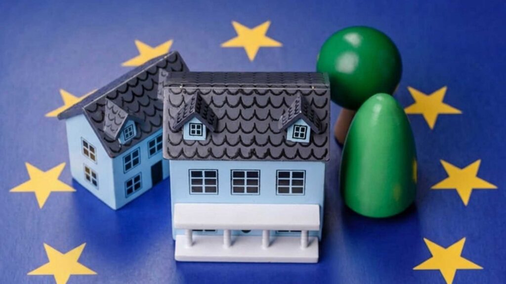 Modellhaus_auf_EU_Fahne