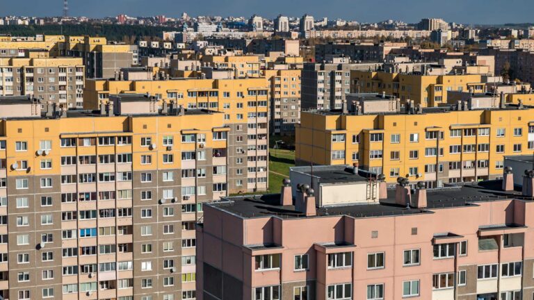 hohe_Wohnblocks_estland