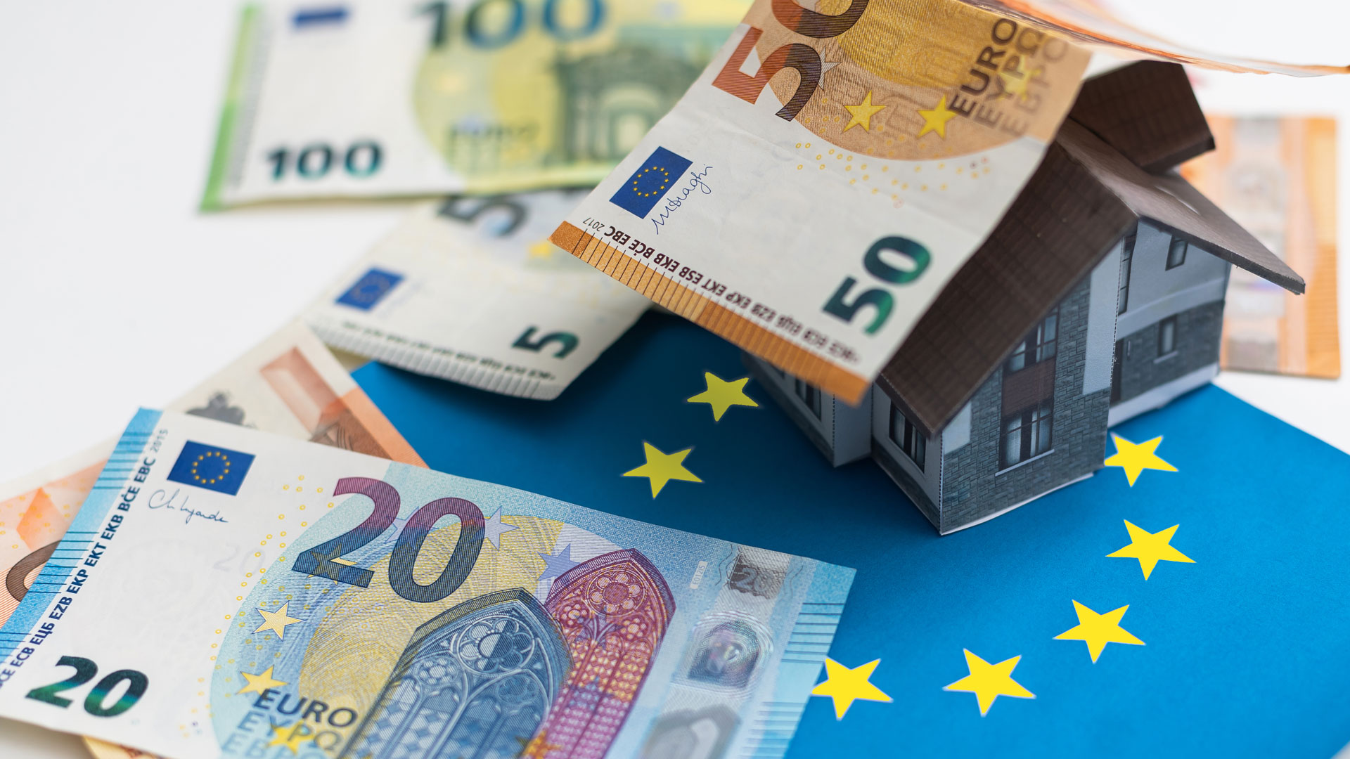 EU_fahne_mit_haus_und_Euros