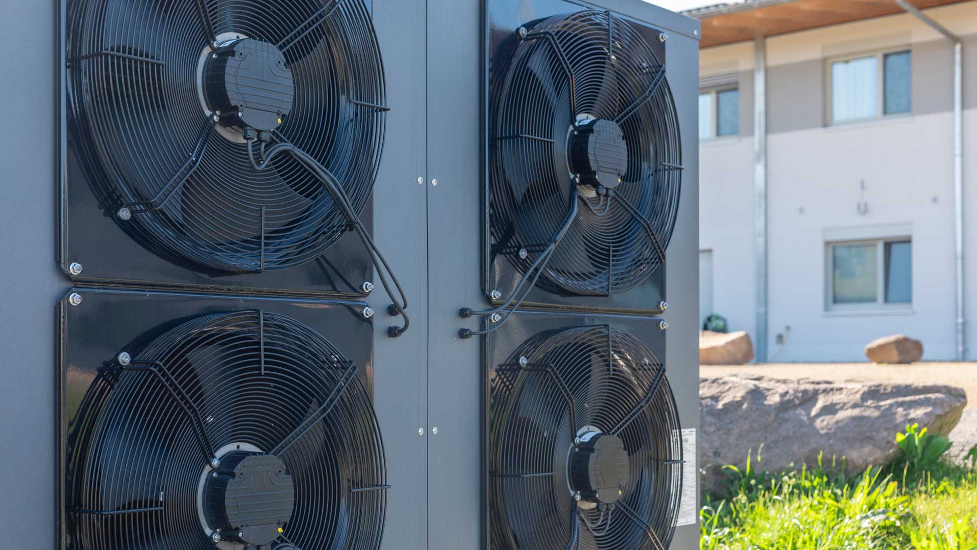 waermepumpen_im_wohnblock